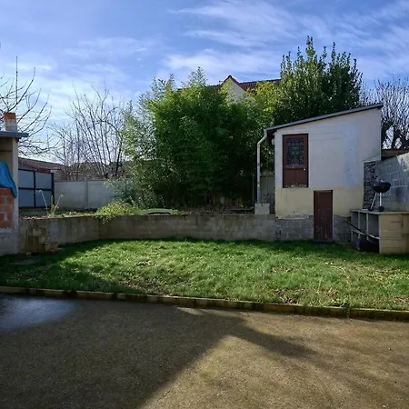 Paris Premium Family House