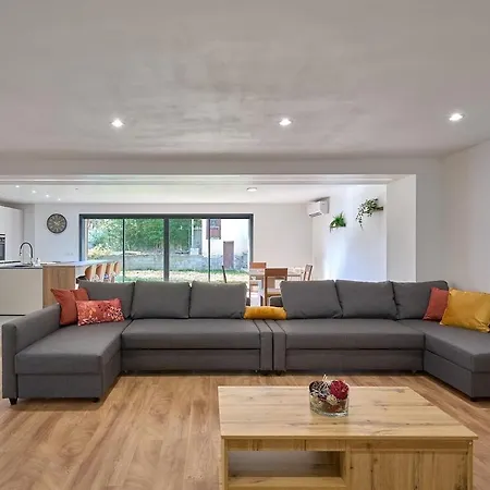Villa Paris Premium Family House