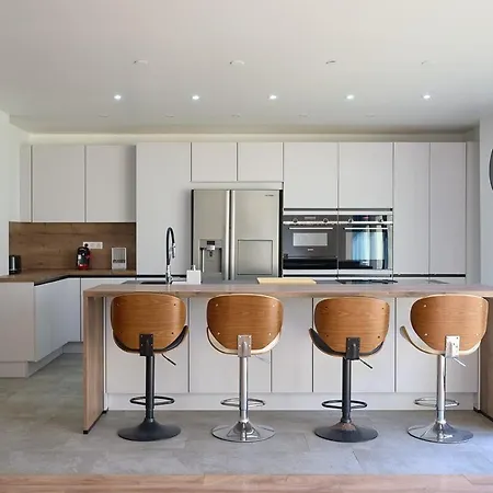 Paris Premium Family House